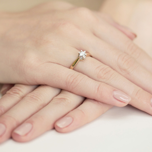 Zaręczynowy pierścionek z Brylantem 0,25ct ze złota próby 585. W-0408